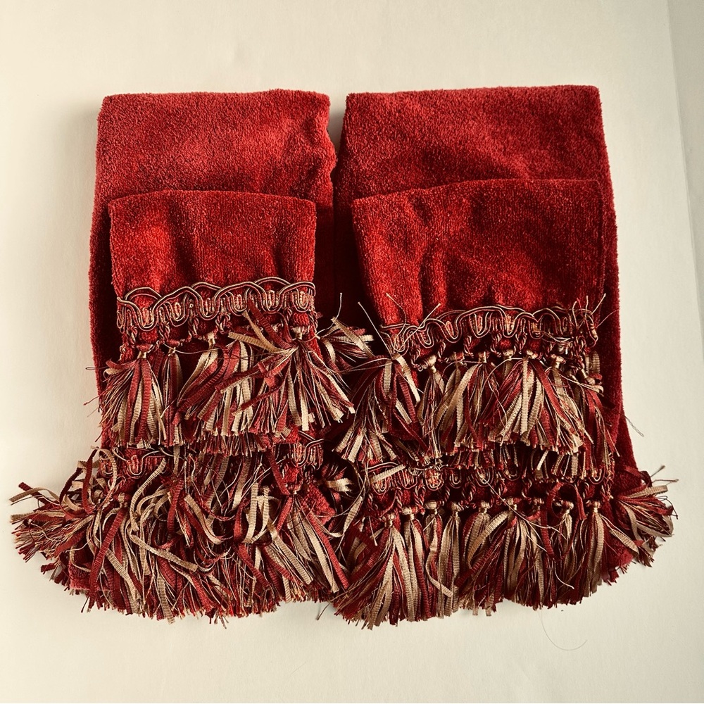 4 piece embelished Towel set by Avanti Linens